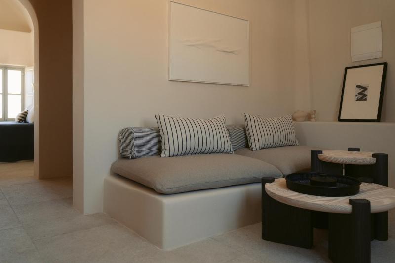 Suite with Balcony and Sea View image 2