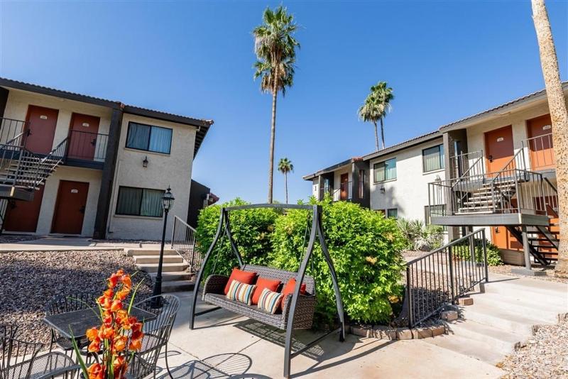 Fully Furnished 1BR Suite-Prime Location 110 - image 12