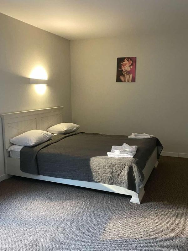 Large Double Room image 1