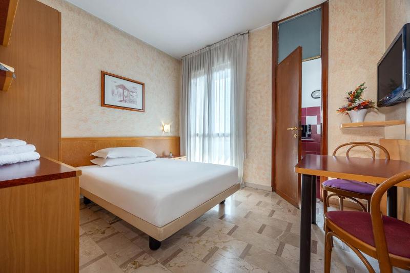 Single Room with Kitchenette image 1