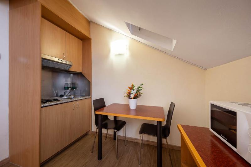 Single Room with Kitchenette image 4