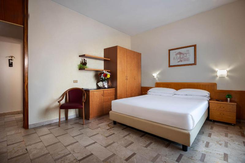 Double Room with Kitchenette image 4