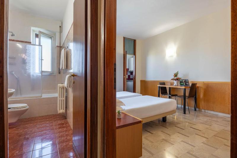Twin Room with Kitchenette image 3