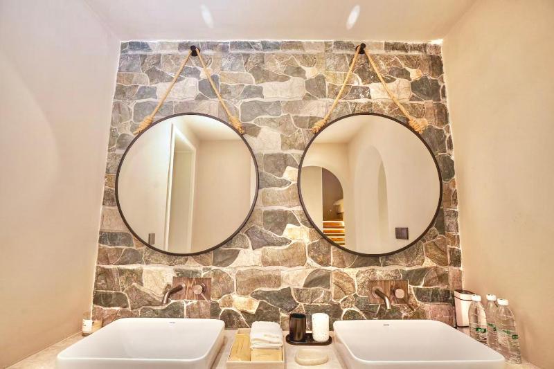 Book NOW & Chat Wake in MountainFree ShuttleAside National Park Combo Stay in Tianmen city center English Speaking Assistant - image 4