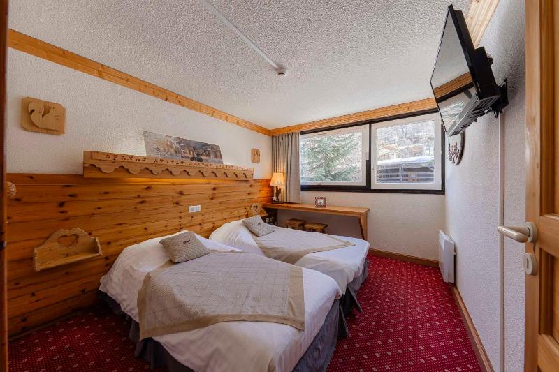 Standard Double Room image 4