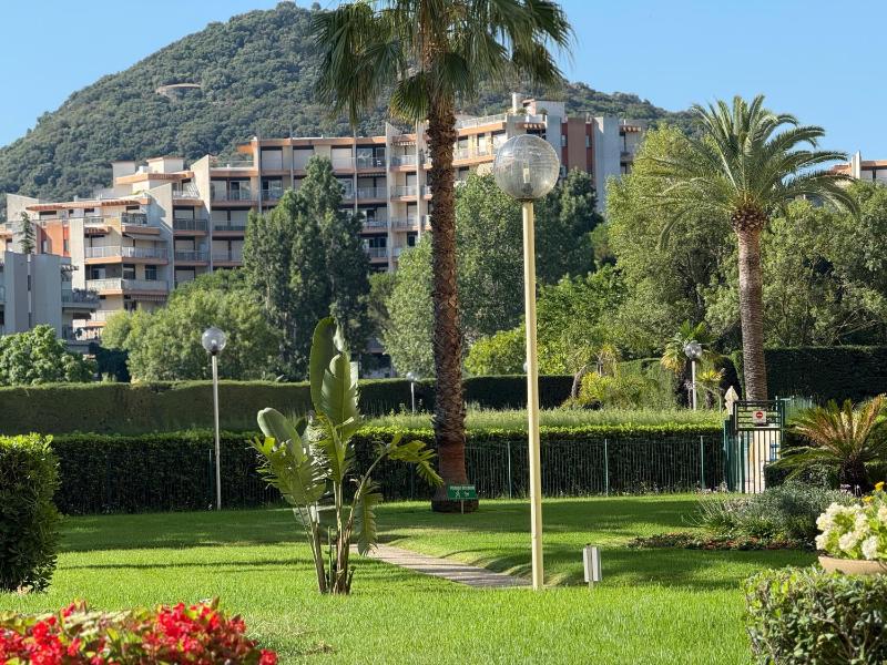 My Resid Appart Cannes Marina vue piscine - image 17