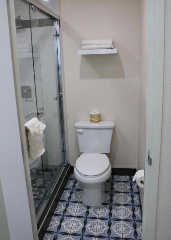Queen Suite - Non-Smoking image 2