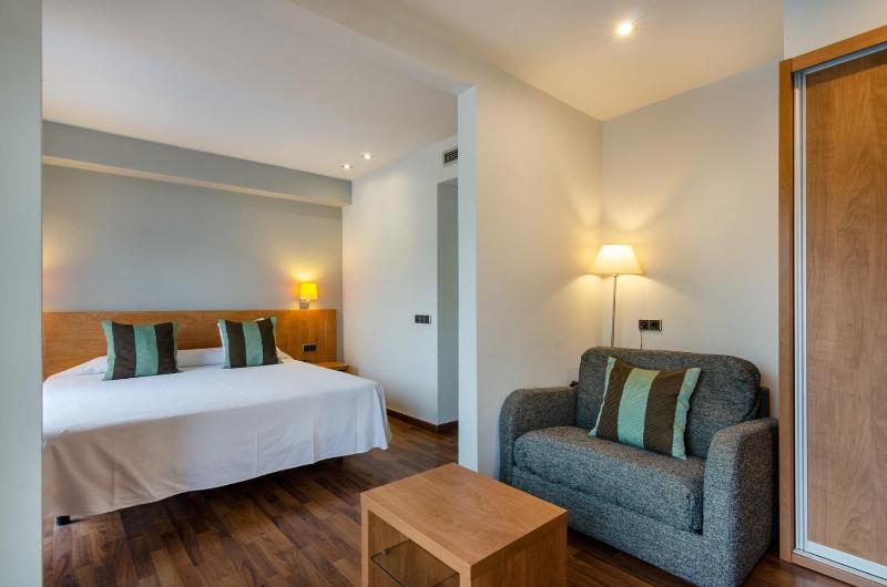 Superior Double Room image 3