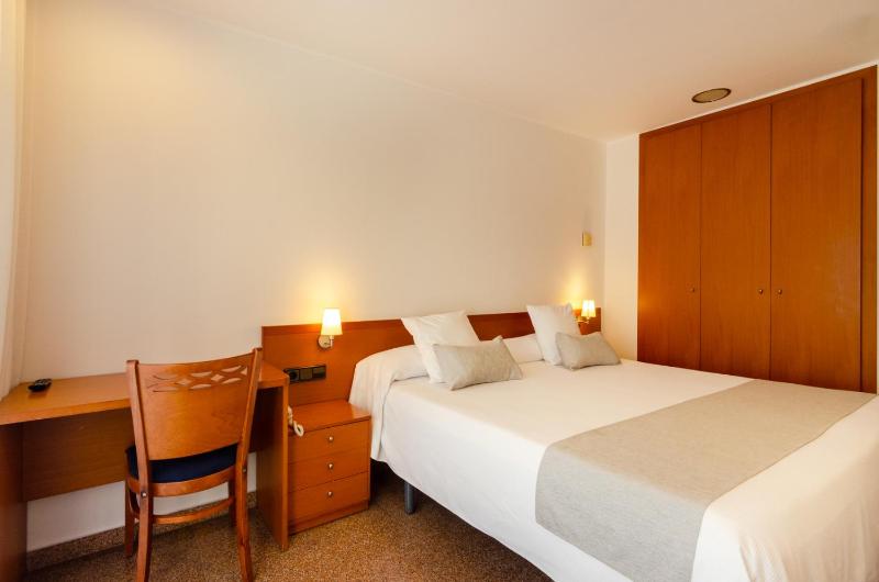 Double or Twin Room image 3