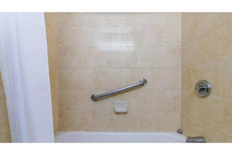 King Room with Roll-in Shower - Disability Access - Non-Smoking image 2