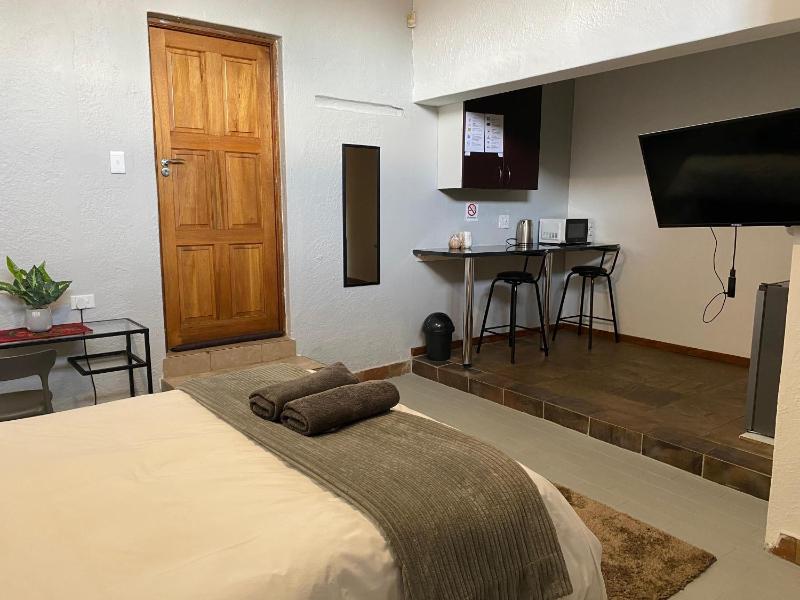 Waterkloof Glen Guest House - image 11