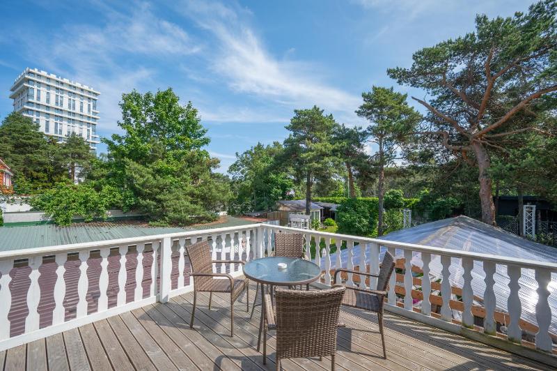 Deluxe Double Room with Balcony image 4