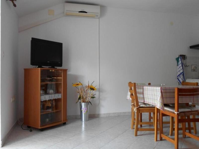 Apartment Ivanka - image 11