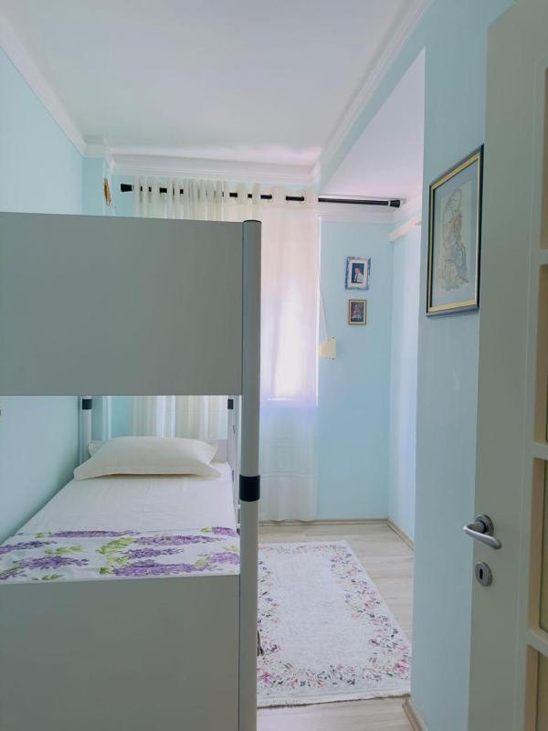 Fiona's Sea View Apartment - image 5