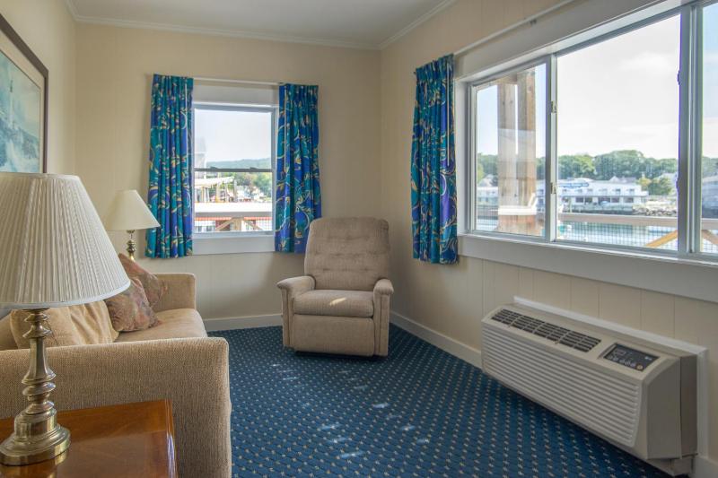 King Corner Suite Inner/Full Harbor View image 4
