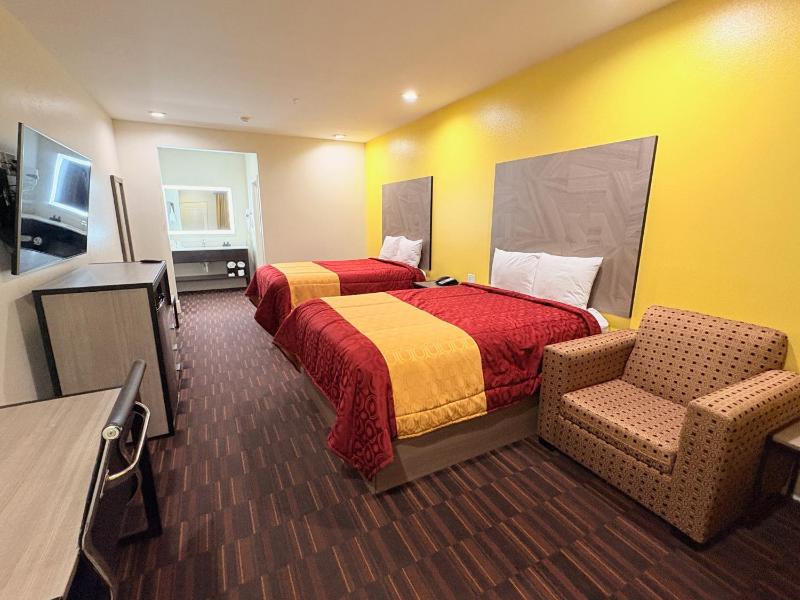 Double Room image 4