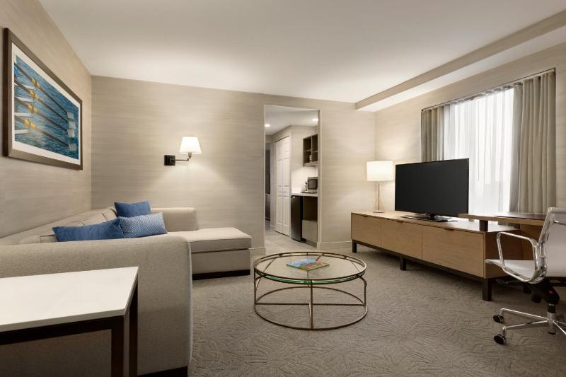 Handicap Accessible Non-Smoking King Suite image 2