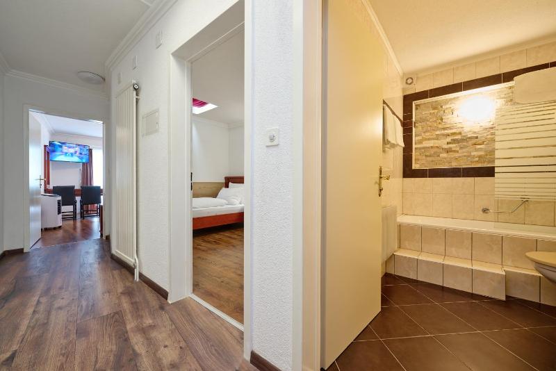 Standard Family Room image 4