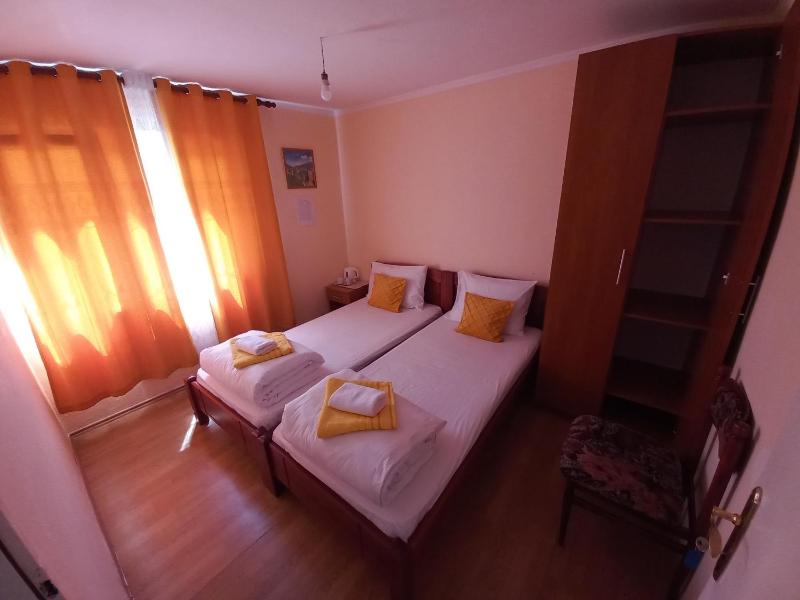 Standard Double Room with Shared Bathroom image 1
