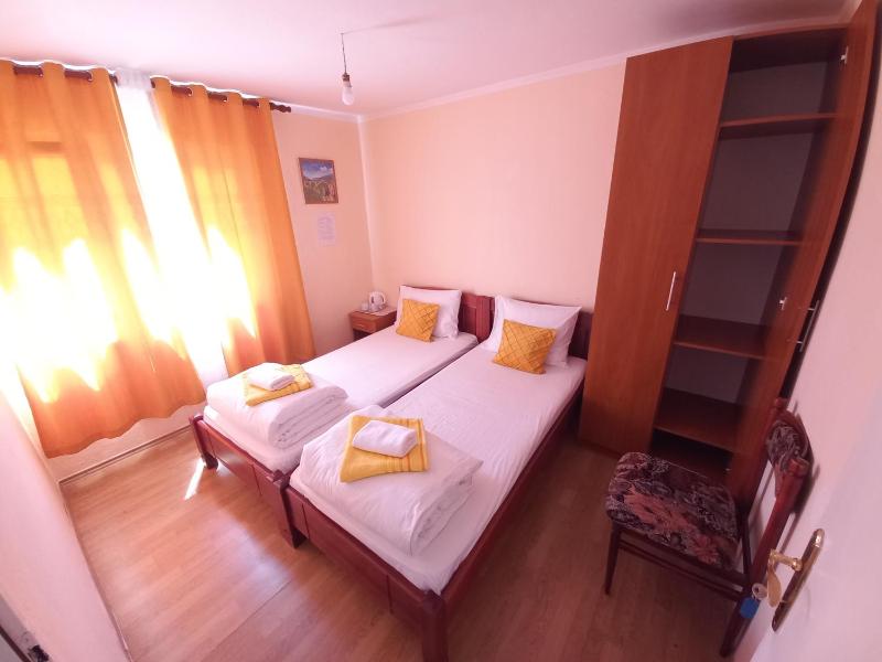 Standard Double Room with Shared Bathroom image 2