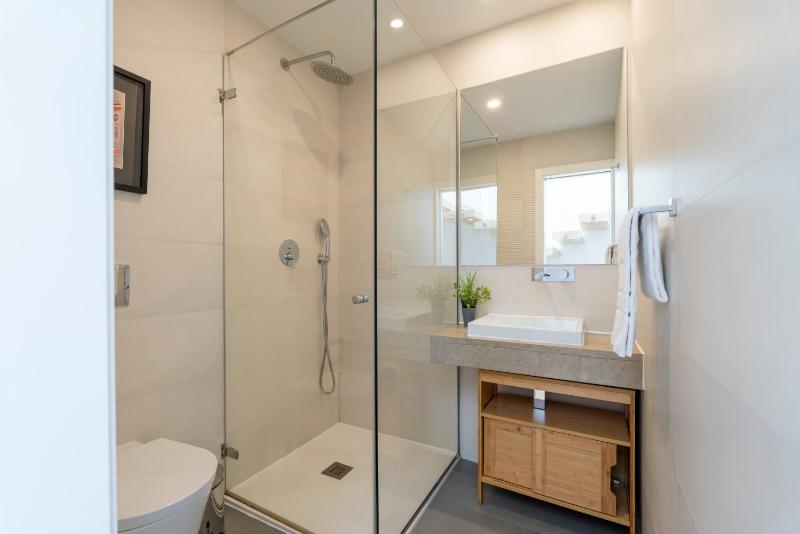 Decor Studios - Clérigos by Host Wise - image 12