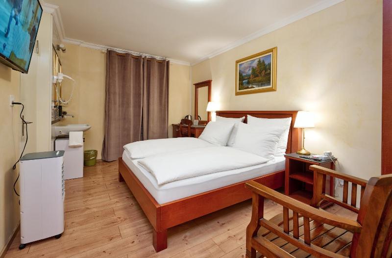 Standard Double Room image 1