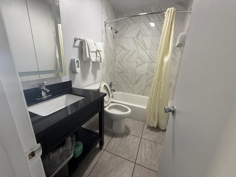 Blue Marlin Motel - image 5