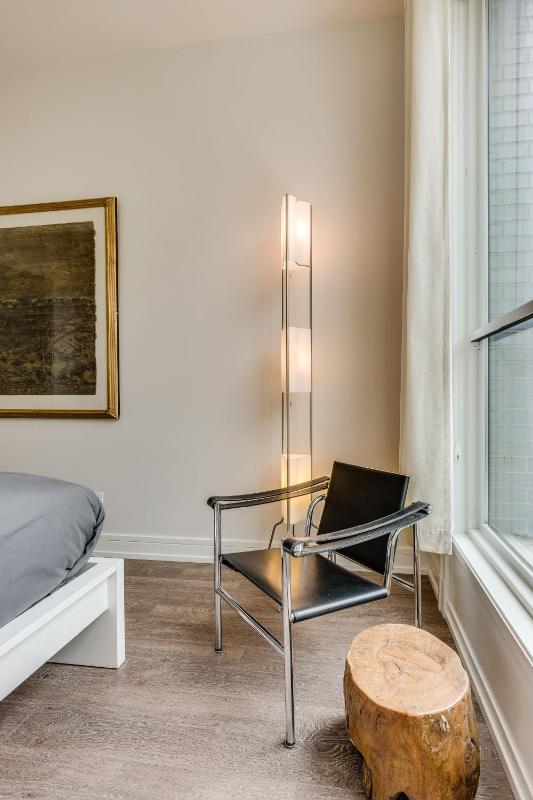 Designer 3BR with Balcony & Elevator on Clark! apts - image 12