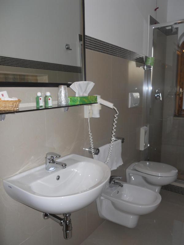 Double Room image 4