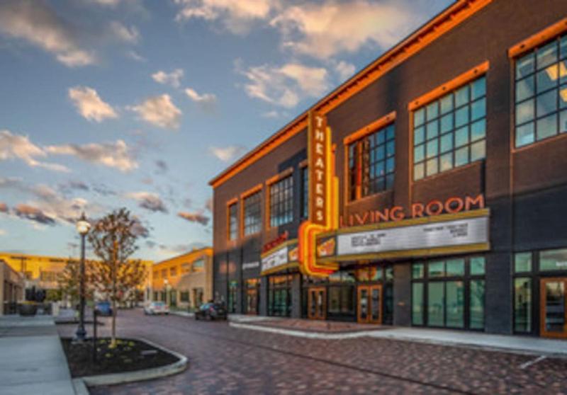 THE BEST Downtown Spot Free parking Pet friendly - image 10