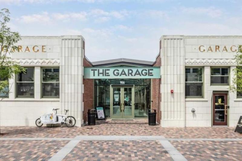THE BEST Downtown Spot Free parking Pet friendly - image 21