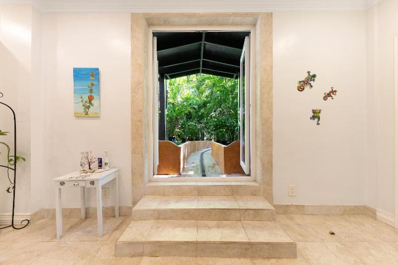 DreamSpace Estate Private Luxury Villa Pool Car and Beach - image 4