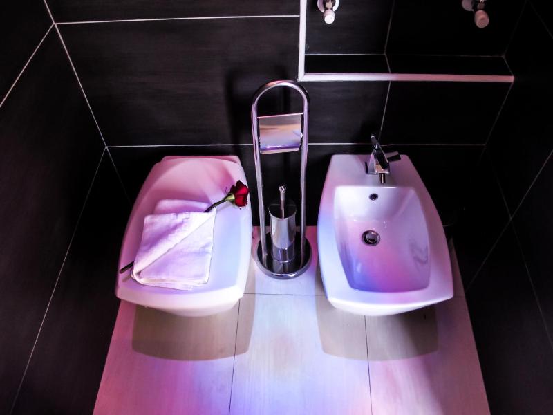 Small Double Room image 4