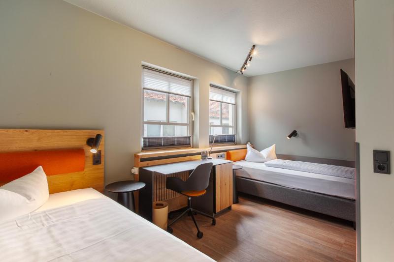 Standard Double Room image 3