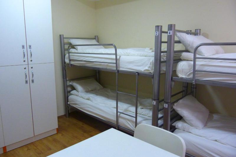 Bed in 8-Bed Mixed Dormitory Room with Shared Bathroom image 2