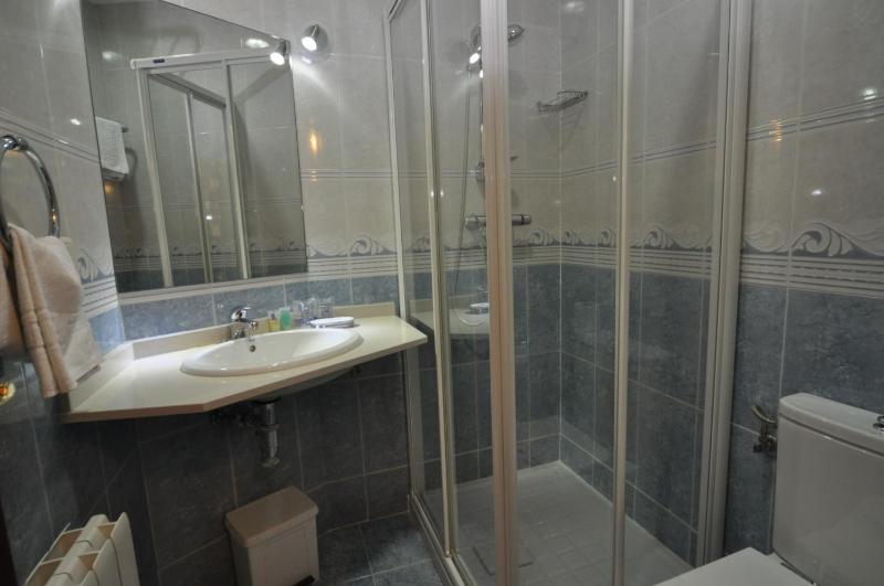 Double or Twin Room with Sea View image 3