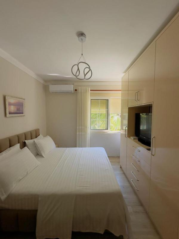 Fiona's Sea View Apartment - image 14