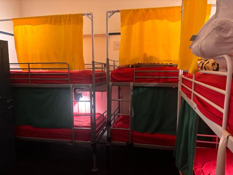 Shiralee Hostel -note - Valid passport required to check in - image 12