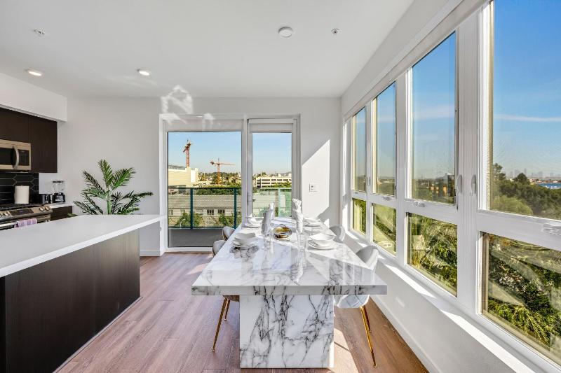 One Lux Stay - Hollywood - image 9