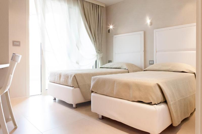 Suite & Spa Mirabel - image 36