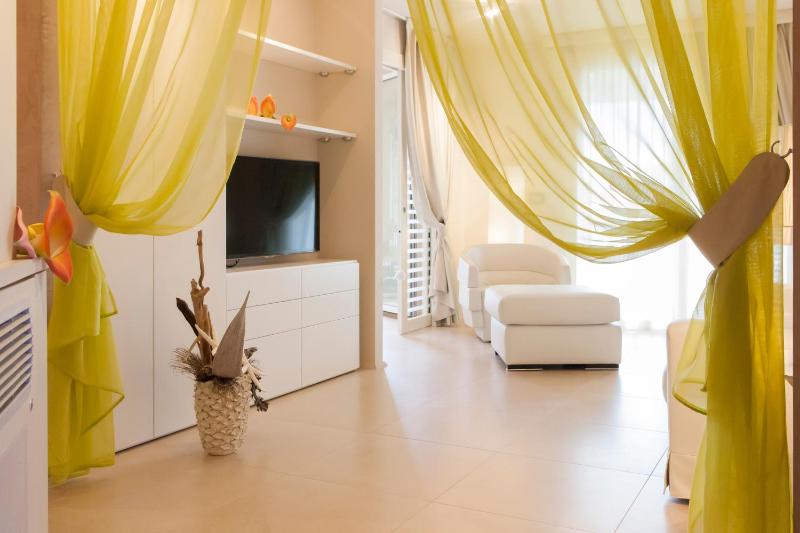 Suite & Spa Mirabel - image 29