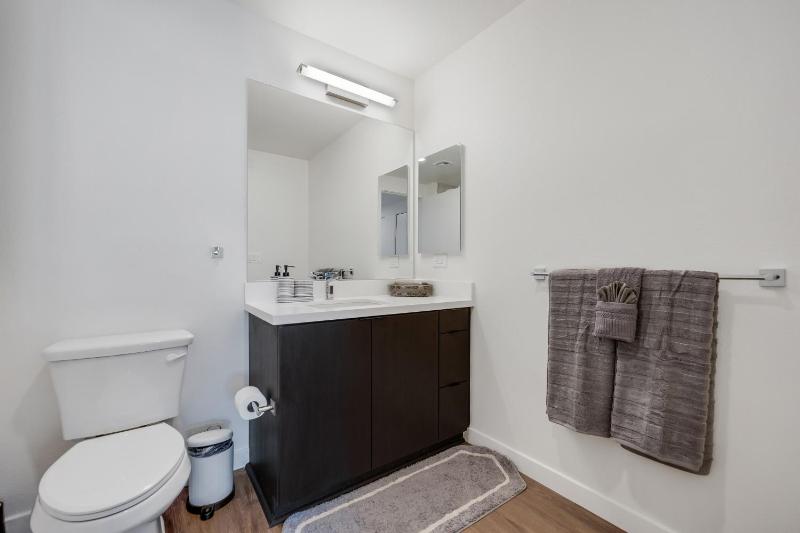 One Lux Stay - Hollywood - image 5