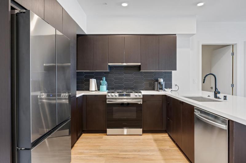 One Lux Stay - Hollywood - image 15