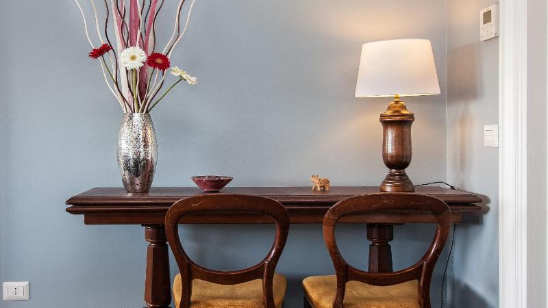 One-Bedroom Apartment image 2