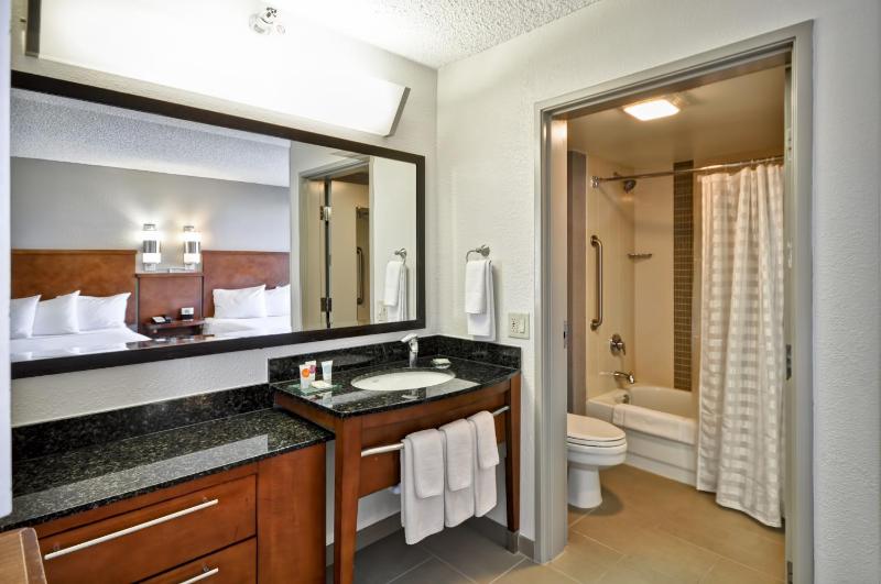 Double Room with Two Double Beds and Sofa bed - High Floor image 3