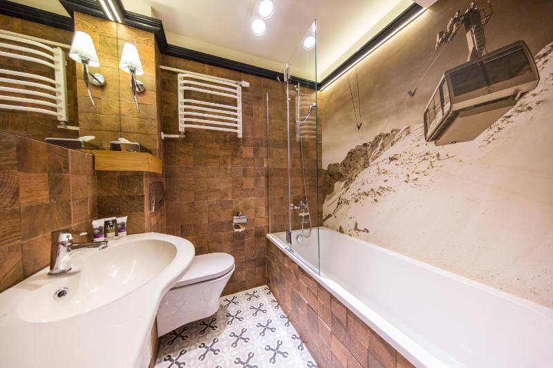 Deluxe Twin Room with Mountain View image 2