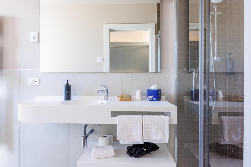 Superior Double or Twin Room with Pool View image 2