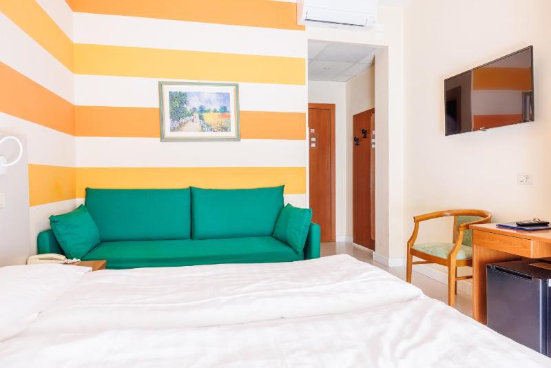 Double or Twin Room with Balcony image 3