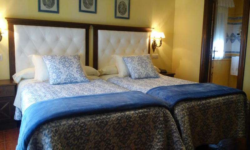 Twin Room image 2