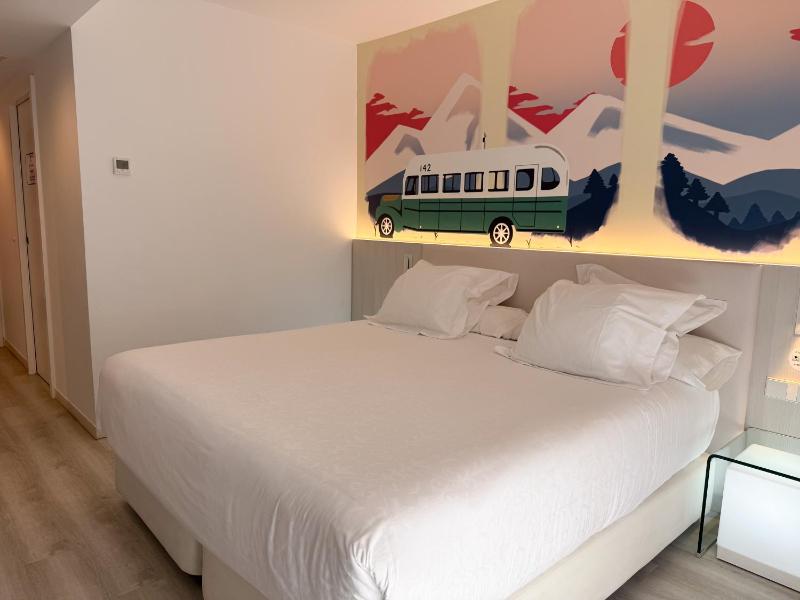 King Room image 3